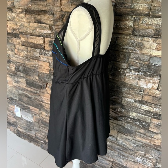 Stylish Black Garment - Picture 3 of 11